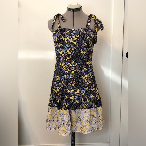 Jun and Ivy Floral Dress - Picture 1 of 11